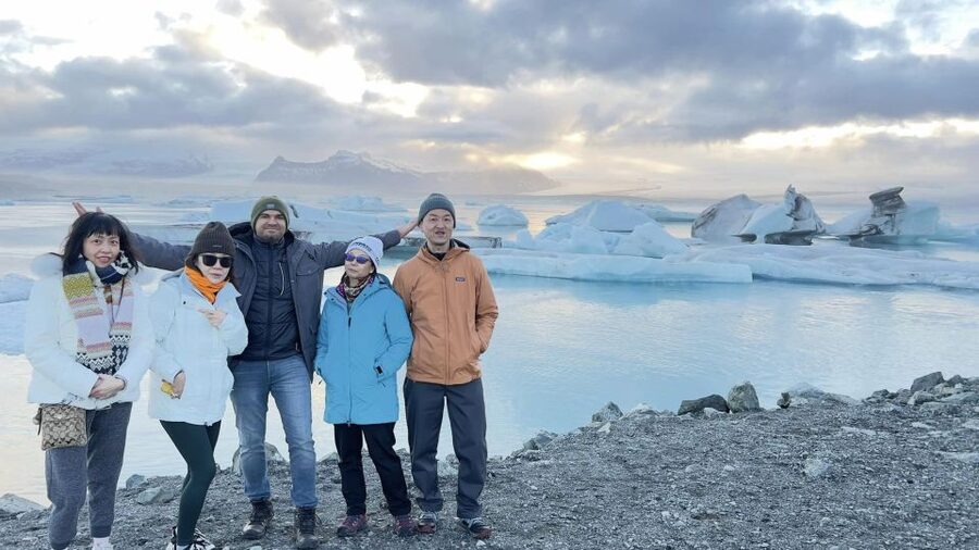 Jökulsárlón Floating Glacier & Diamond Beach Day Tour - Vatnajokull Glacier Viewpoints: Seeing the Bigger Picture