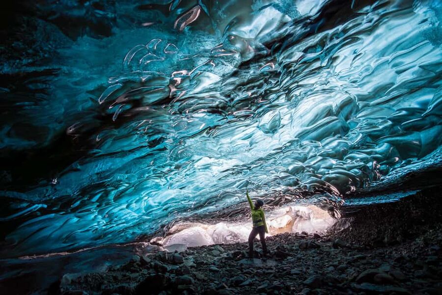 Jökulsárlón: Glacier Hike to a Remote Ice Cave - Inside the Blue Ice Caves: Light, Color, and Cave Entry Decisions