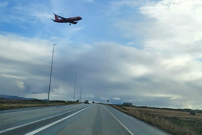 Keflavik Airport (KEF) ↔ Reykjavik: Private Airport Transfer - Flight tracking and the driver meet-up: the real comfort factor