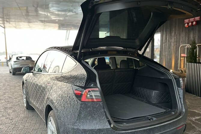 Keflavik Airport: One-way Private Transfer to/from Reykjavik - Reykjavik Pickup for the Return Trip: Hotel Lobby Meets Your Schedule