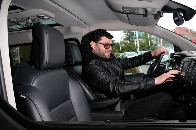 Keflavik Airport One-Way Private Transfer To or From Reykjavik - KEF To Reykjavík Pickup That Cuts Out Taxi Stress