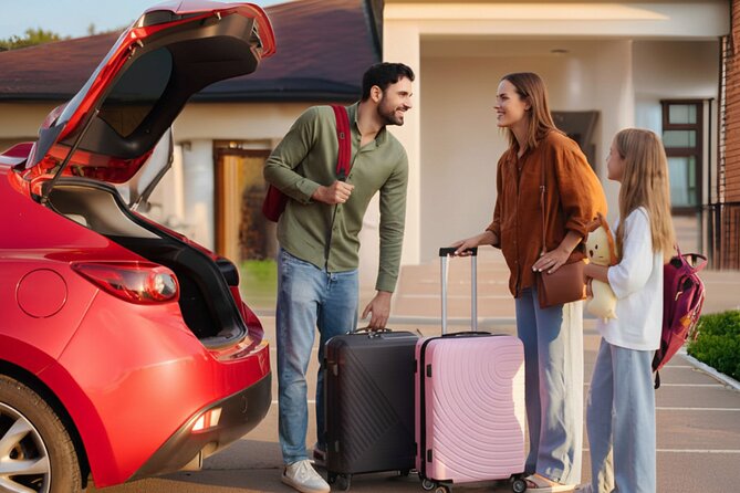 Keflavik Airport: Private Transfer To/From Reykjavik - upto 8 PAX - Keflavik arrivals: flight-tracked pickup and a name-sign meeting