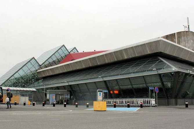 Keflavik To Reykjavik Private Luxury Airport Transfer - The ride itself: quick, direct, and guided in a low-key way