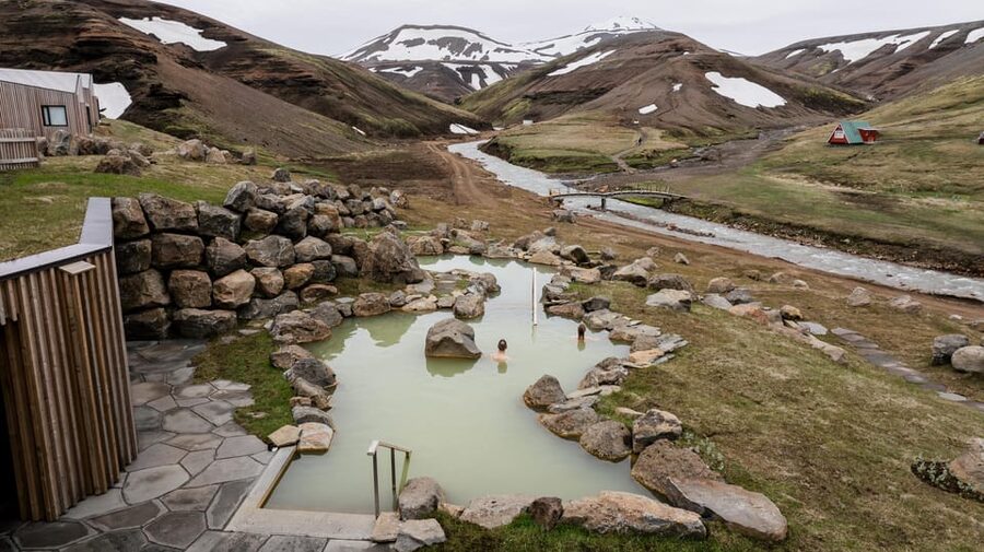 Kerlingarfjöll: Highland Baths Admission - Inside the facilities, changing rooms and underground connections