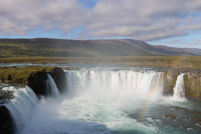 Lake Mývatn and Powerful Dettifoss Day Tour from Akureyri - Hafnarstraeti and Hotel KEA: A Small Hold That Makes the Day Work
