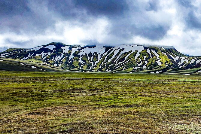 Landmannalaugar, Hekla, Sigoldugljufur 4x4 tour with Hiking - Stop 4: Ljótipollur Lake, a maar crater and why “Ugly Pond” is actually photogenic