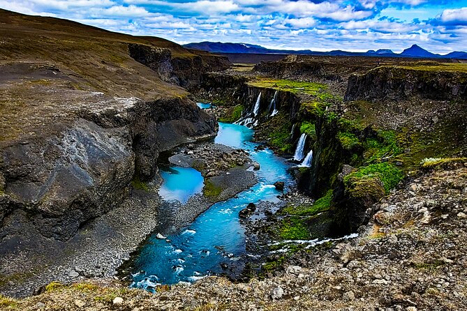 Landmannalaugar, Hekla, Sigoldugljufur 4x4 tour with Hiking - Guides, stories, and the human side of a long day in the highlands