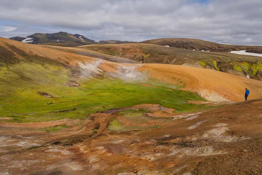 Laugavegur Photography Tour - Capture Iceland’s Wild Heart - Following the Laugavegur Trail down into Reykjadalir Valley