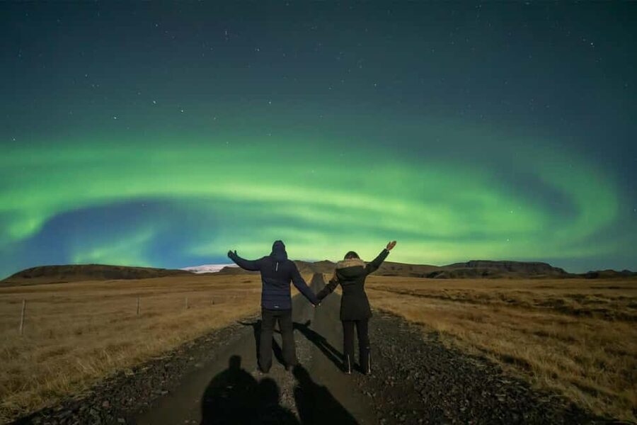 Northern Lights 4x4 Super, Photos, Hot Cocoa, Pastries - Super-Jeep style access, with a realistic vehicle note