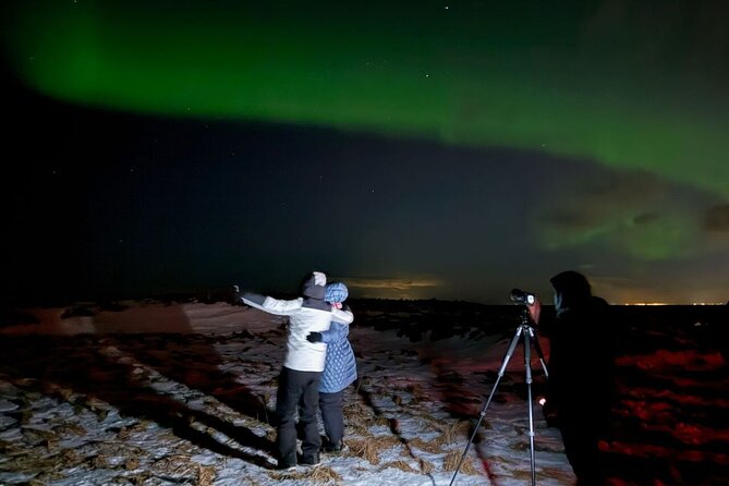 Northern Lights 4x4 Tour with Pastries and Cocoa from Reykjavik - Small group size: why 16 people changes the vibe