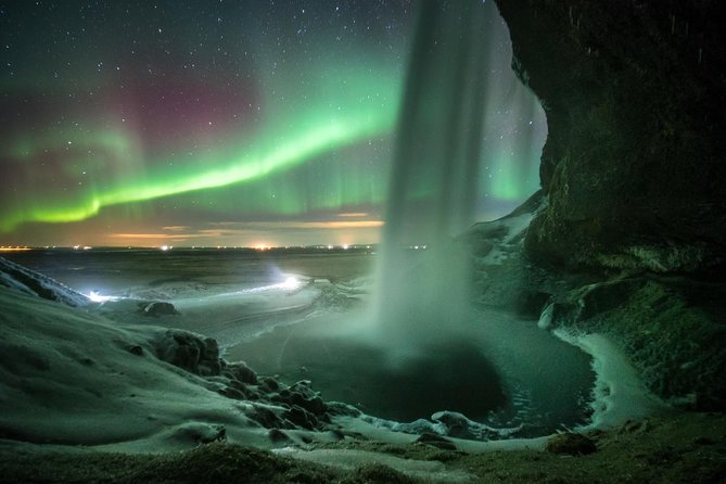 Northern Lights Bus Tour from Reykjavik with Hot Chocolate - What you get on board: WiFi, the guide, and a calmer experience