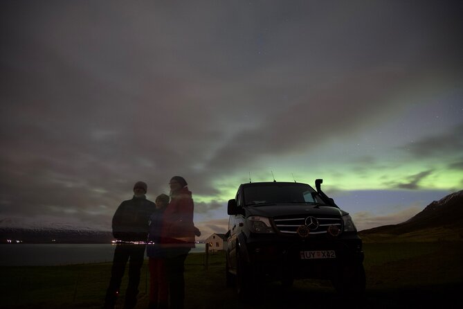 Northern Lights Classic MiniBus Tour from Akureyri - The Northern Lights Hunt Itself: Viewing Time, Stops, and Patience