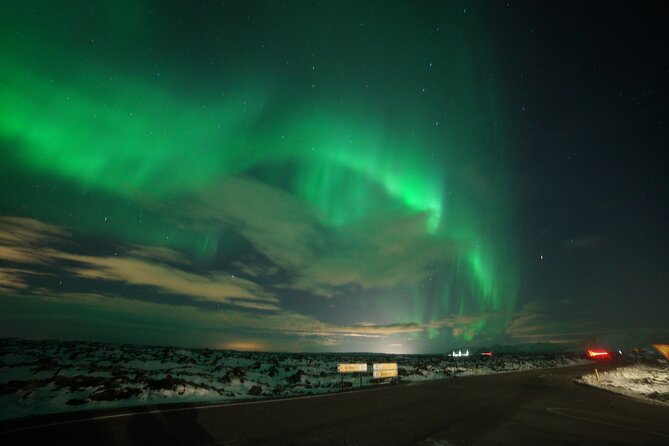 Northern Lights In luxury off-road SUV with Photos and Treats - A luxury SUV hunt in Reykjavik: why this style works
