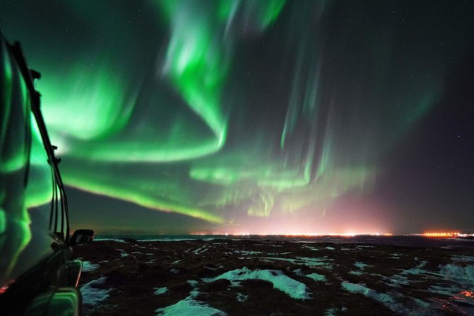 Northern Lights Private Super Jeep Tour with Photos - Staying warm: hot chocolate, Icelandic liqueur, and the little comfort wins