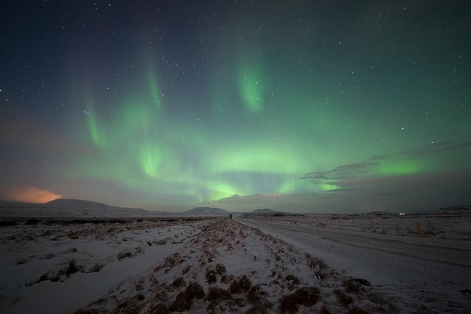 Northern Lights Small-Group Tour From Reykjavik with Hot Drink - Hot Chocolate and Warmth Strategy for a Minus-Degree Wait
