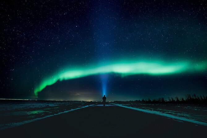 Northern Lights Small-Group Tour with Free Photos & Hot Chocolate - What to pack for real aurora watching in Icelandic wind