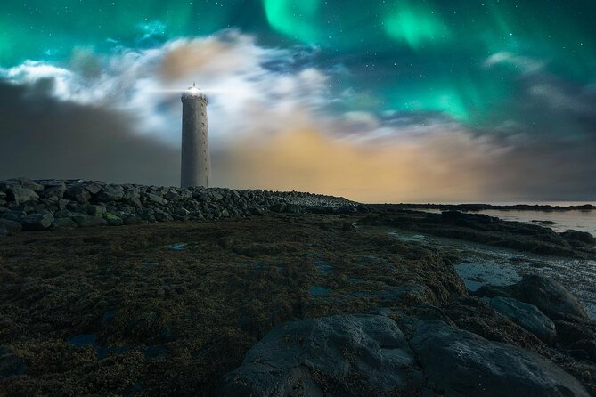 Northern Lights Small-Group Tour with Free Photos & Hot Chocolate - Getting out of city lights: the Reykjavik chase and changing stops