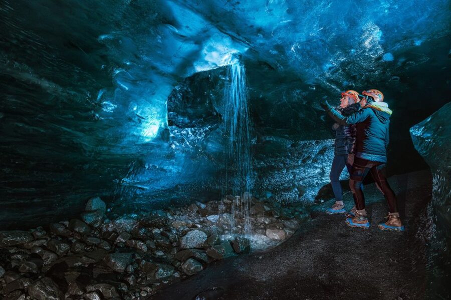 Premium Blue Ice Cave Tour - hot soup & hot drink incl. - The walk on uneven ground: what “easy” really means here