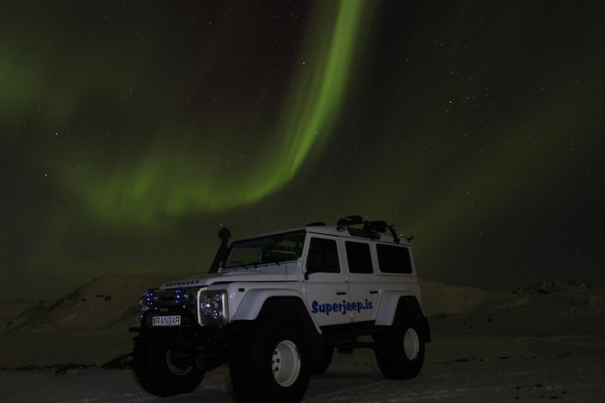 Private Guided Superjeep Northern Lights Hunt - Reykjavik timing, why 8pm or 9pm matters
