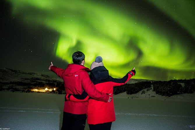 Private Northern lights with photographs - What you’ll do outside: waiting, watching, and learning the aurora basics