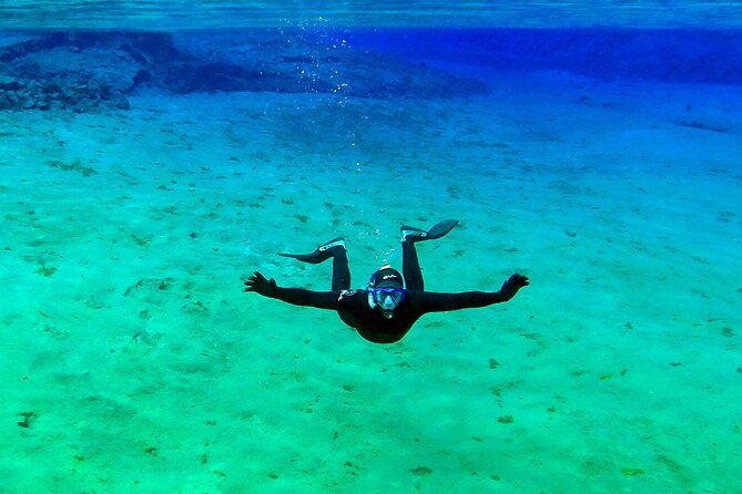 Private Silfra Snorkeling 6 p. group - Meet on Location - with Underwater Photos - Should you book this private Silfra snorkeling session?