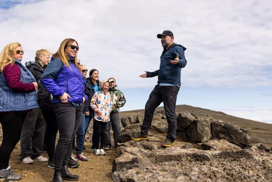 Reykjanes Peninsula: Super Jeep Volcano Shuttle Tour - Stop 1: Geldingadalir, your first look at the 2021 lava story