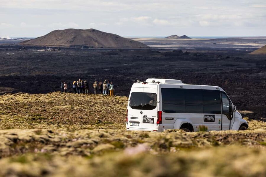 Reykjanes Peninsula: Super Jeep Volcano Shuttle Tour - Stop 3: the Sundhnúkagígar lava fields, fresh black rock up close