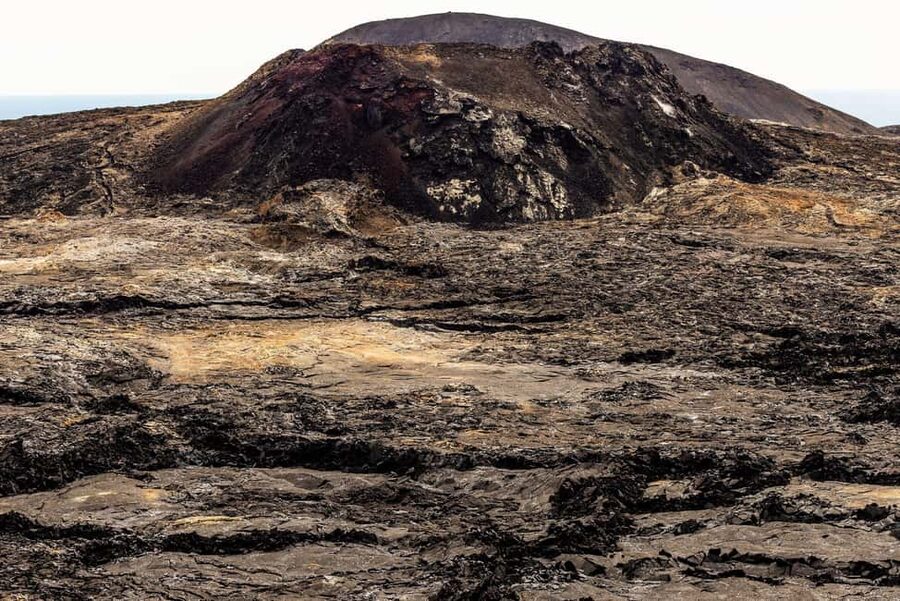 Reykjanes Peninsula: Super Jeep Volcano Shuttle Tour - Touching newly formed lava, feeling heat, and why it’s rare