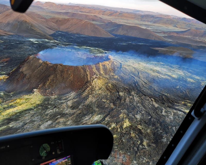 Reykjavik: 45-Minute Volcano Sightseeing Helicopter Tour - The Bessastaðir pass: a quick Reykjavik highlight with meaning