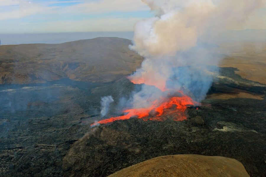 Reykjavik: 45-Minute Volcano Sightseeing Helicopter Tour - Weather rules and the lava visibility reality check