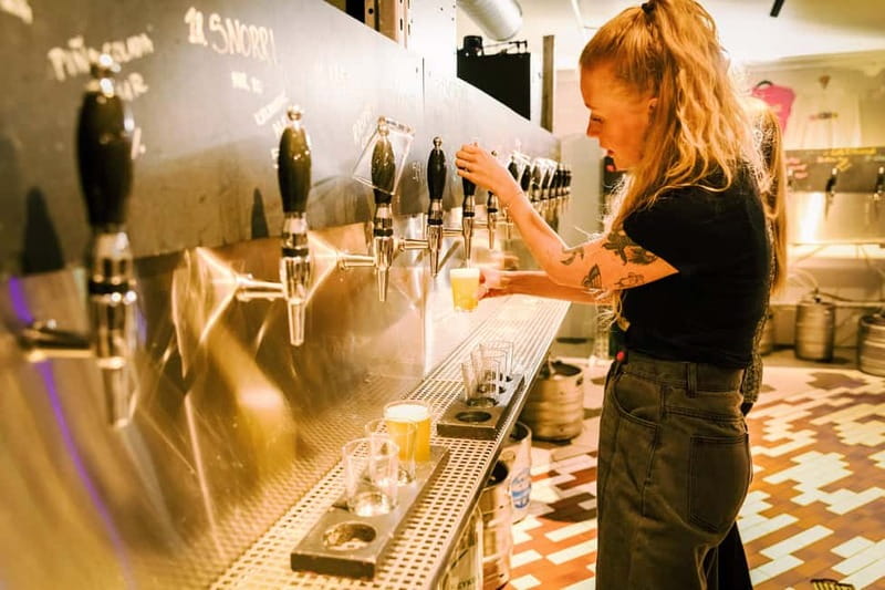 Reykjavik: All in One - Eat, Drink & Explore with Locals - The longer restaurant finale: where the evening gets memorable