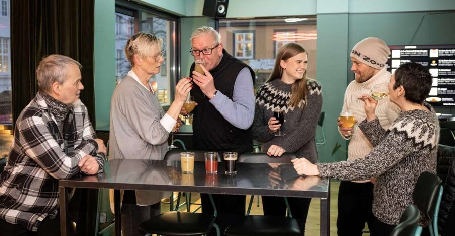 Reykjavik: Beer and Booze Tour - Getting started at Hlöllabátar, facing Ingólfstorg Square
