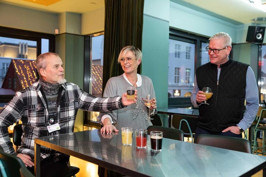 Reykjavik: Beer and Booze Tour - Ingólfstorg orientation: the fast route to feeling less lost