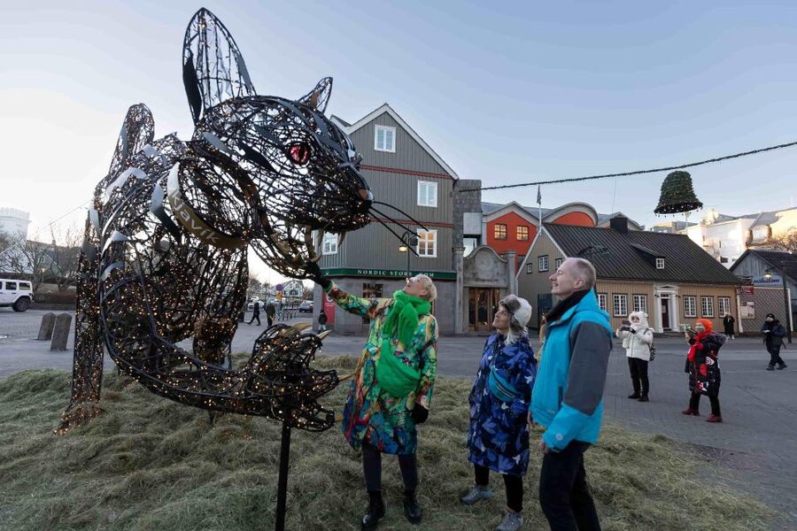 Reykjavik Christmas Walking Tour - Austurstræti and Laugavegur: photo stops that lead you toward real downtown Christmas