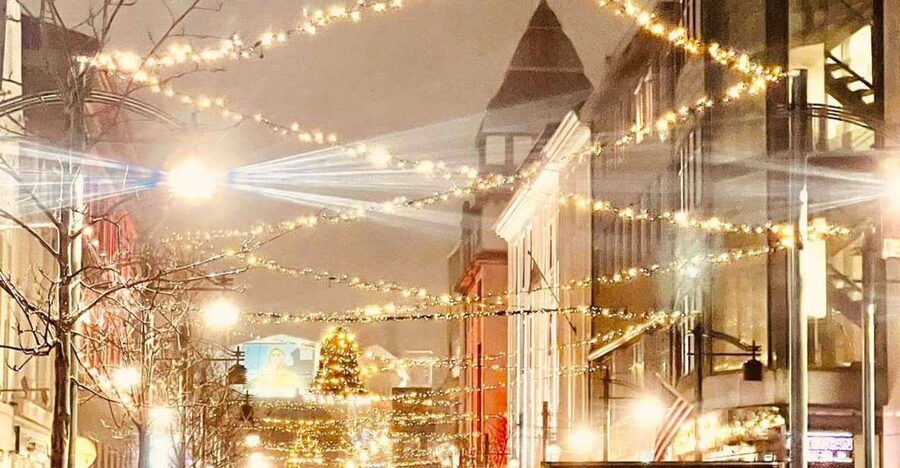 Reykjavik Christmas Walking Tour - From Hlöllabátar to Ingólfur Square, you start in the center