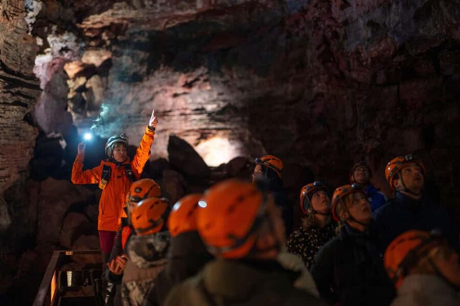 Reykjavik: Evening Lava Tunnel and Northern Lights Hunt - Pickup, timing, and getting your night ready in Reykjavik