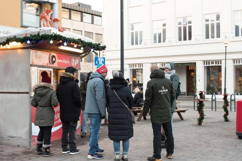 Reykjavik: Food Tour by locals - The Old Harbor tasting loop: classic bites plus modern fish