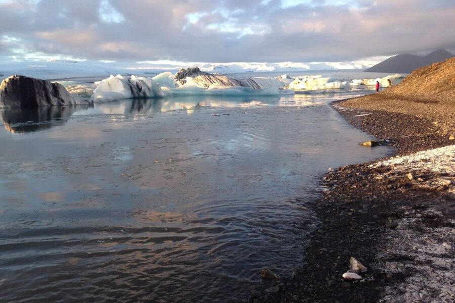 Reykjavik: Glacier Lagoon Boat Ride & Diamond Beach Day Tour - Should you book this Reykjavik glacier lagoon tour?