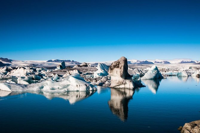 Reykjavik: Glacier Lagoon, Diamond Beach & South Coast Day Tour - The 7:00 am pickup and why timing is everything