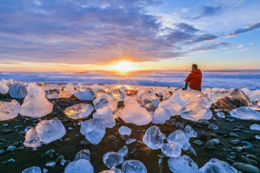 Reykjavik: Glacier Lagoon, Diamond & Black Beach 冰岛冰河湖中文一日团 - A 15-hour winter power day from Reykjavik