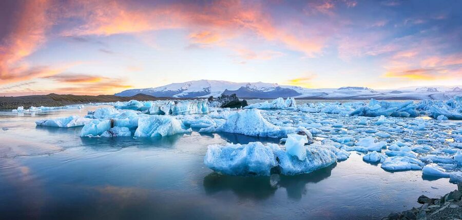 Reykjavik: Glacier Lagoon, Diamond & Black Beach 冰岛冰河湖中文一日团 - Reynisfjara black sand, where the wind does the talking
