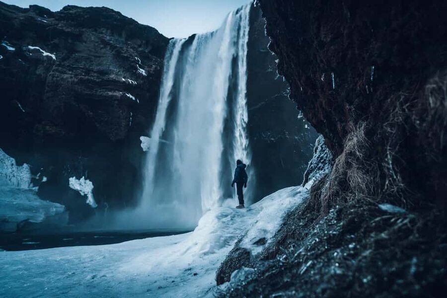 Reykjavik: Glacier Lagoon, Diamond & Black Beach 冰岛冰河湖中文一日团 - Vík lunch and shopping break, warm reset in the middle of cold