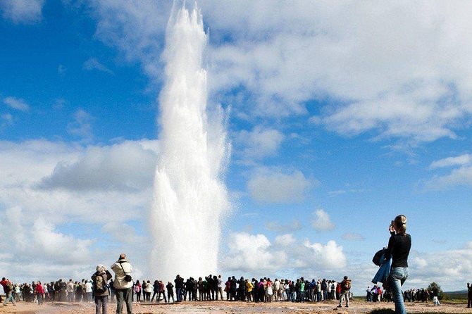 Reykjavik: Golden Circle and Northern Lights Small-Group Tour - Price, inclusions, and how the math makes sense
