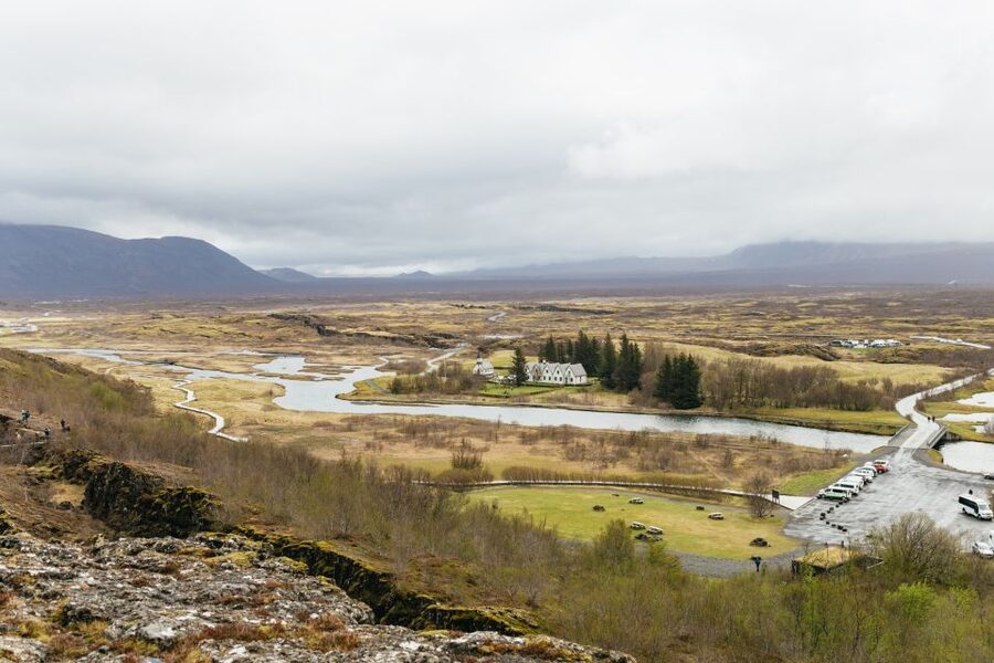 Reykjavik: Golden Circle, Crater & Blue Lagoon Minibus Tour - Guides are the real differentiator on this kind of day