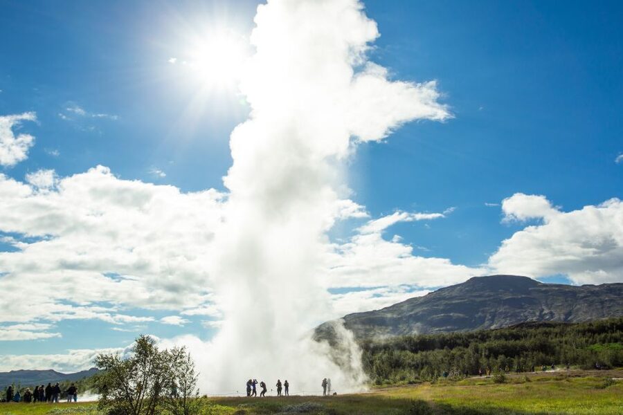 Reykjavik: Golden Circle Day Tour with optional Blue Lagoon - Geysir hot springs and Strokkur eruptions: how to time your moments