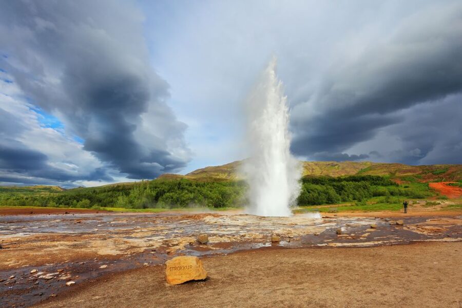 Reykjavik: Golden Circle Day Tour with optional Blue Lagoon - Gullfoss waterfall: the walk that makes 32 meters feel real