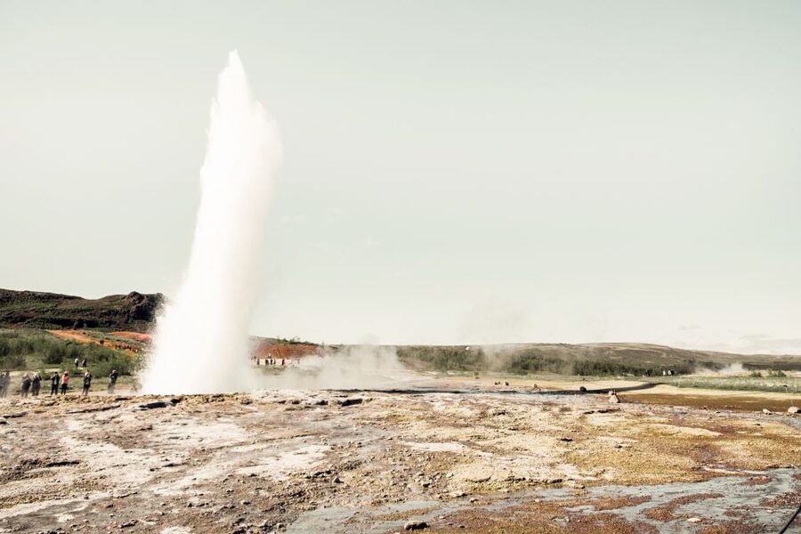 Reykjavík: Golden Circle Minibus Tour & Blue Lagoon Transfer - Kerið Crater: The Walk That Adds Geology Context Fast