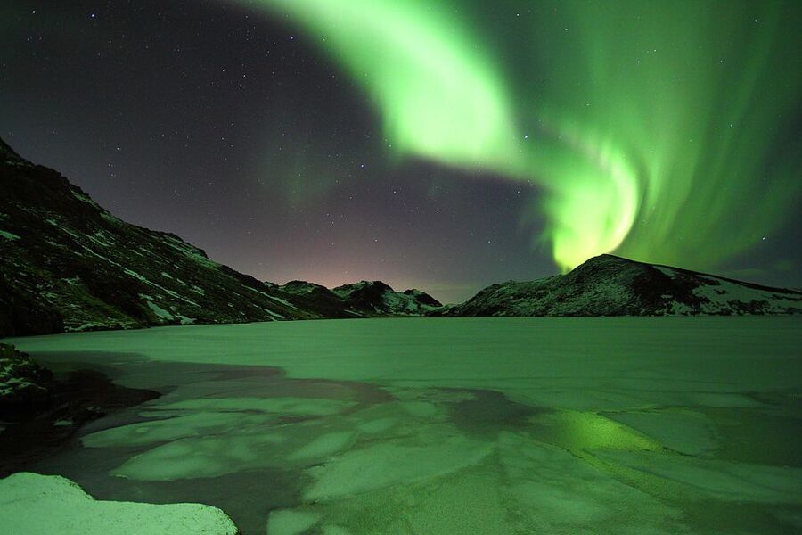 Reykjavik: Golden Circle & Northern Lights 4x4 Tour - Gullfoss Waterfall, Golden Falls mist, and photo timing