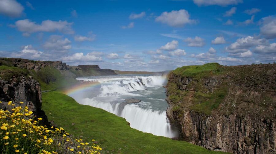 Reykjavik: Golden Circle Tour & Laugarás Lagoon Entry - Laugarás Lagoon pools, swim-up bar drink, and what to bring