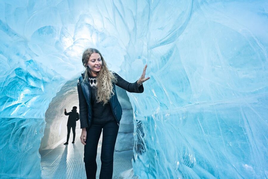 Reykjavík: Golden Circle Tour & Perlan Museum Tour - Guides and drivers: why their names matter on a long day